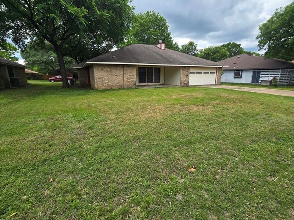 925  Shell Lane , Lancaster Texas 75146