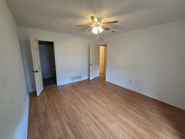 925  Shell Lane , Lancaster Texas 75146