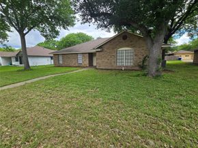 925  Shell Lane , Lancaster Texas 75146