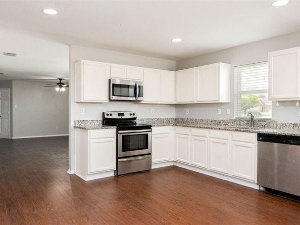 806  White Fields Way , Arlington Texas 76002