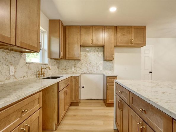 729  Oakwood Avenue , Hurst Texas 76053
