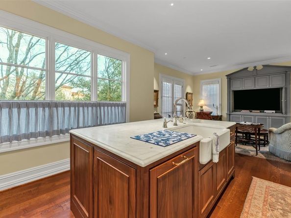 8511  Edgemere Road  201, Dallas Texas 75225