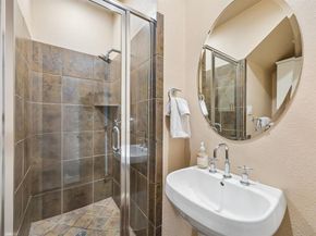 3003  Douglas Avenue  29, Dallas Texas 75219