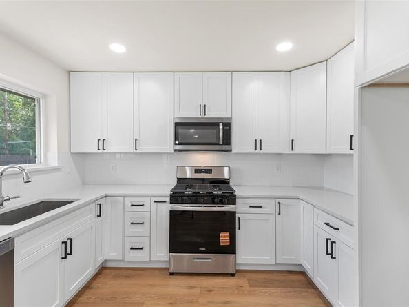 9404  Glengreen Drive , Dallas Texas 75217