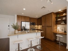 21301 Erwin Street 305, Woodland Hills CA 91367