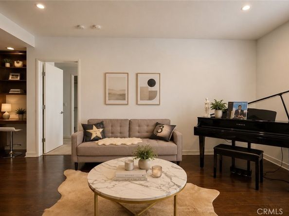 21301 Erwin Street 305, Woodland Hills CA 91367