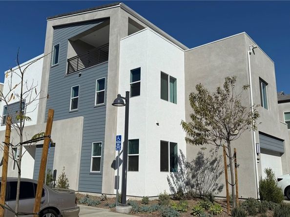 107 Sawbuck, Irvine CA 92618