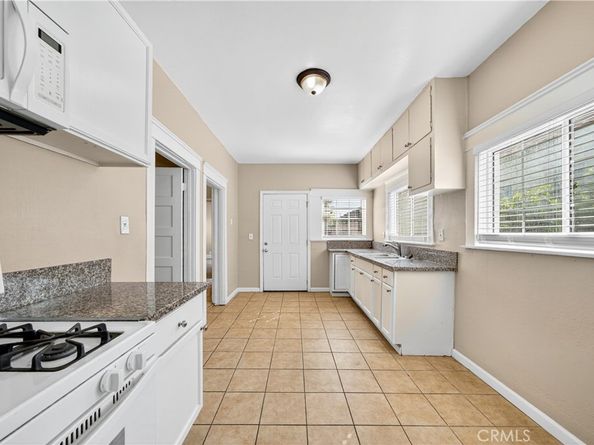 2256 W 28th Street, Los Angeles CA 90018