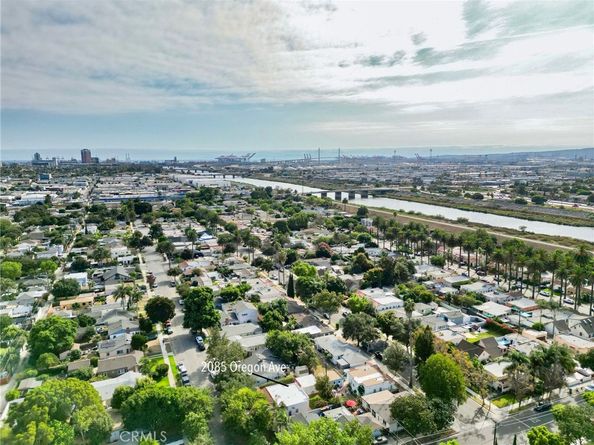 2085 Oregon Avenue, Long Beach CA 90806