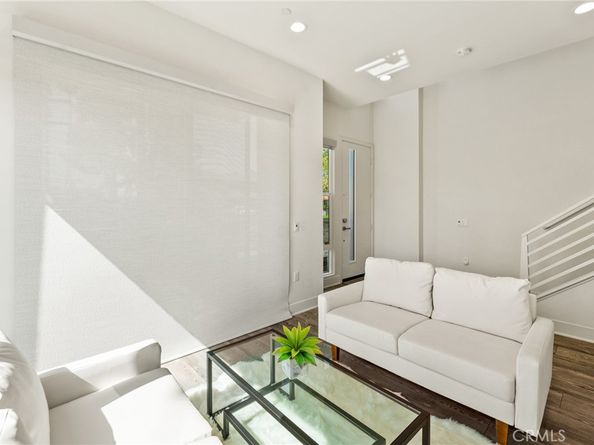 697 W 17th, Costa Mesa CA 92627