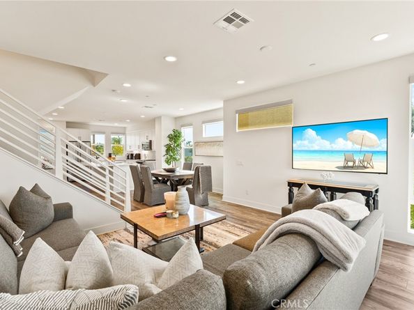 697 W 17th, Costa Mesa CA 92627
