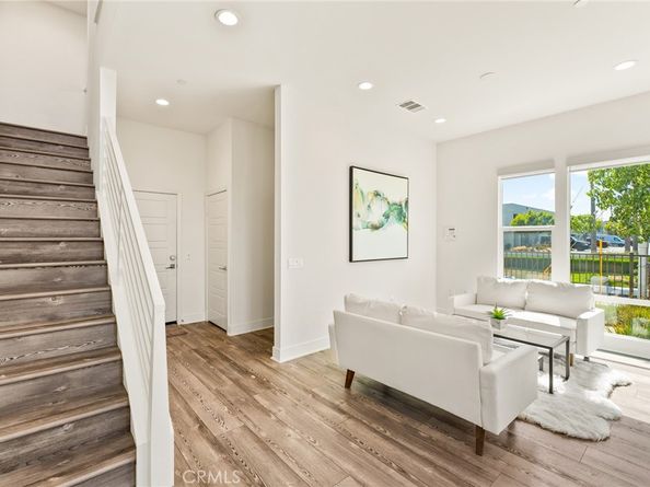 697 W 17th, Costa Mesa CA 92627