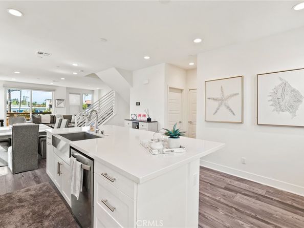 697 W 17th, Costa Mesa CA 92627