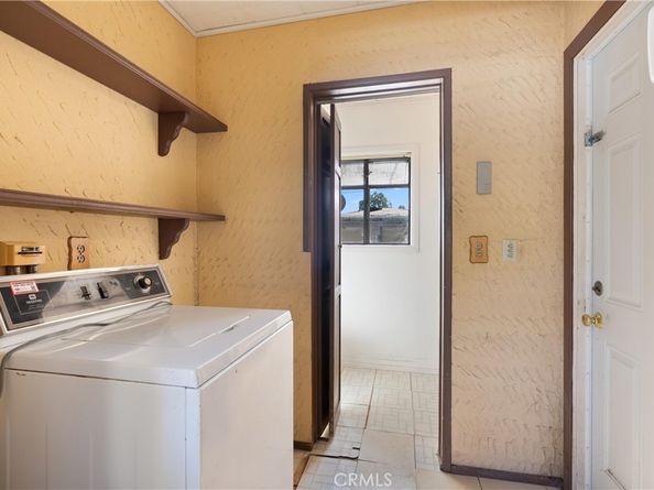 18928 Victory Boulevard, Tarzana CA 91335