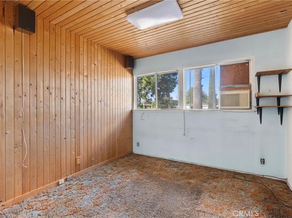 18928 Victory Boulevard, Tarzana CA 91335