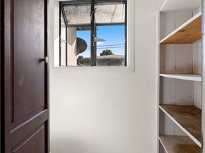 18928 Victory Boulevard, Tarzana CA 91335