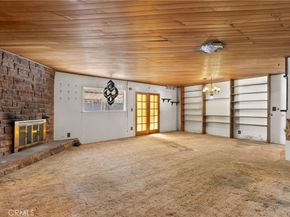 18928 Victory Boulevard, Tarzana CA 91335