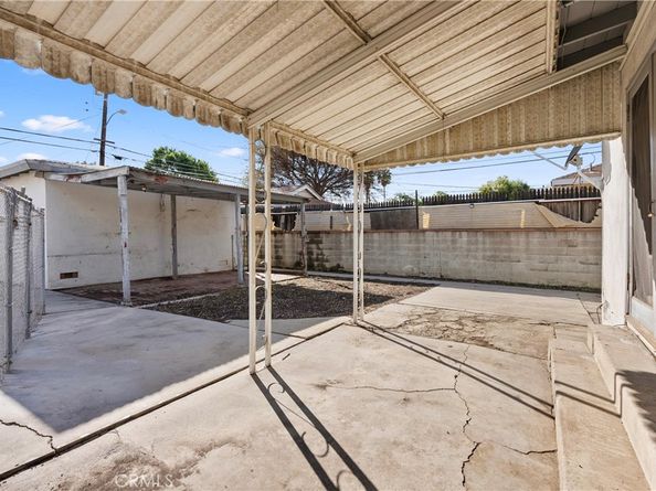 18928 Victory Boulevard, Tarzana CA 91335