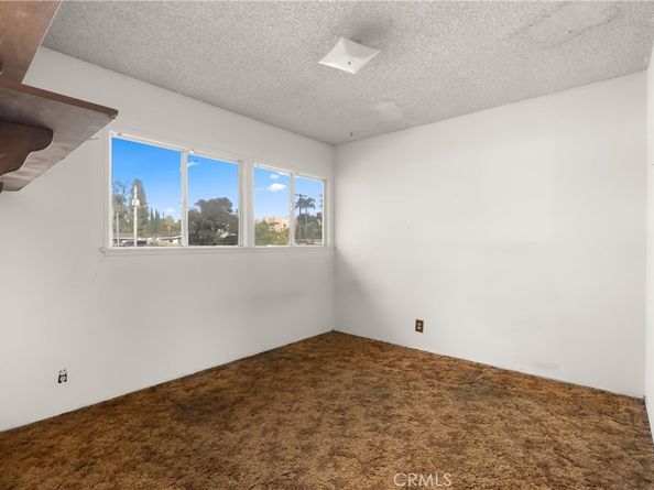 18928 Victory Boulevard, Tarzana CA 91335