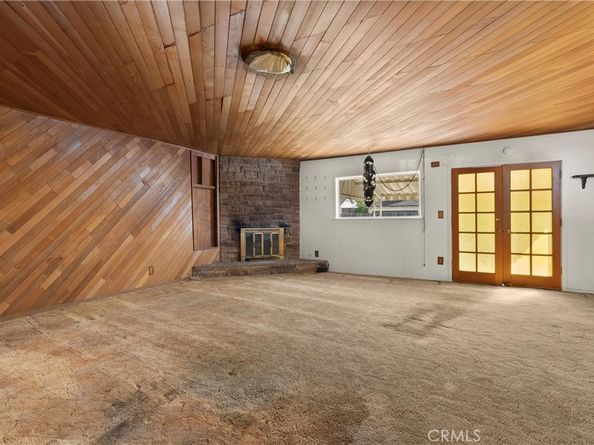 18928 Victory Boulevard, Tarzana CA 91335