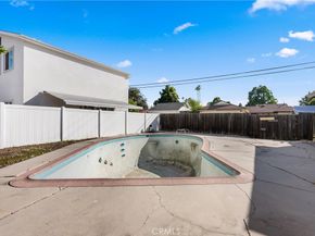 18928 Victory Boulevard, Tarzana CA 91335