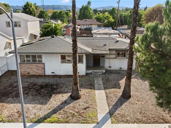 18928 Victory Boulevard, Tarzana CA 91335