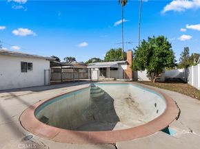 18928 Victory Boulevard, Tarzana CA 91335