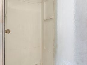 18928 Victory Boulevard, Tarzana CA 91335