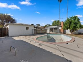 18928 Victory Boulevard, Tarzana CA 91335