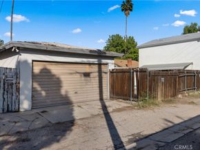 18928 Victory Boulevard, Tarzana CA 91335