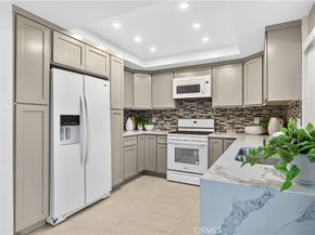 16 Rana 57, Irvine CA 92612