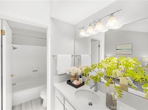 90 Lakepines 5B, Irvine CA 92620