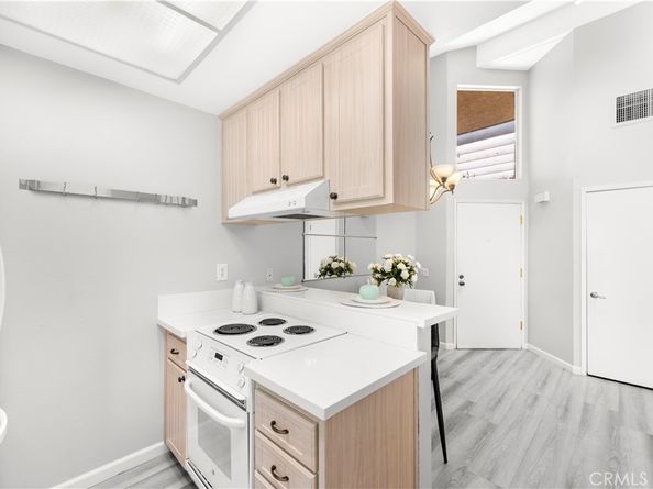 90 Lakepines 5B, Irvine CA 92620