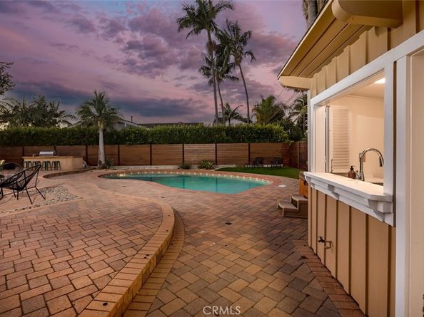 1430 La Perla Avenue, Long Beach CA 90815