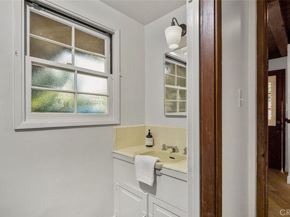 1430 La Perla Avenue, Long Beach CA 90815