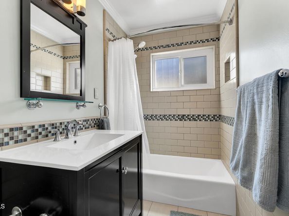 1542 Riverside Drive C, Glendale CA 91201