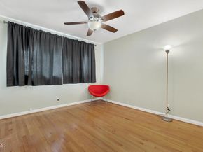 1542 Riverside Drive C, Glendale CA 91201