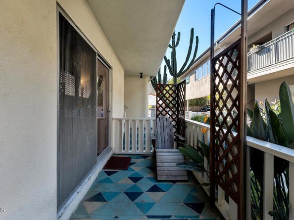 1542 Riverside Drive C, Glendale CA 91201