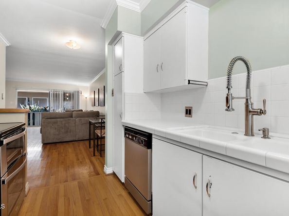 1542 Riverside Drive C, Glendale CA 91201