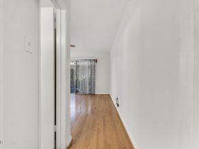 1542 Riverside Drive C, Glendale CA 91201