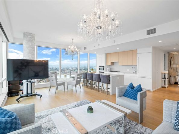 877 Francisco 4111, Los Angeles CA 90017