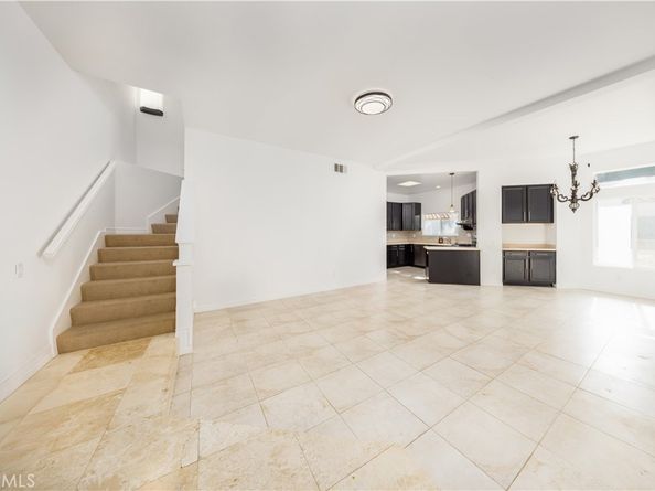 17 Blackbird, Pomona CA 91766