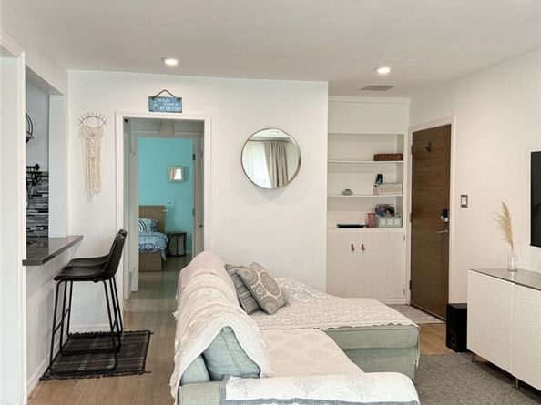 1065 E 3rd Street 8, Long Beach CA 90802