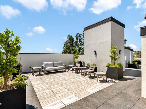150 S Oak Knoll Avenue 203, Pasadena CA 91101