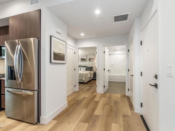 150 S Oak Knoll Avenue 203, Pasadena CA 91101