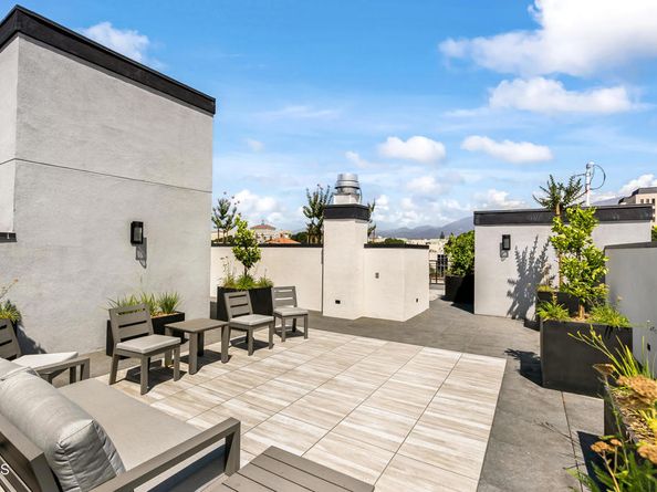 150 S Oak Knoll Avenue 203, Pasadena CA 91101