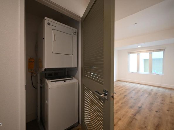 239 S Marengo Avenue 202, Pasadena CA 91101