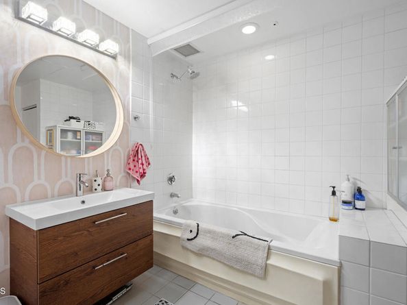 315 E 8th Street 301, Los Angeles CA 90014