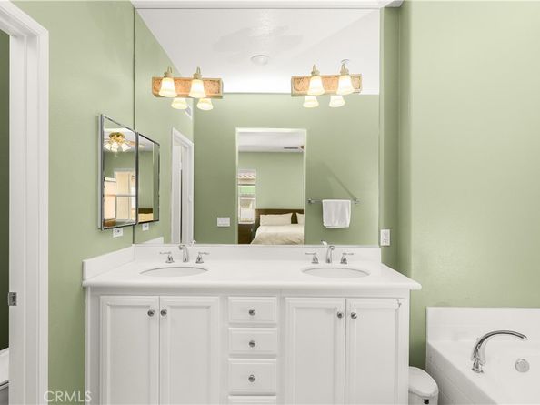 51 Olivehurst, Irvine CA 92602