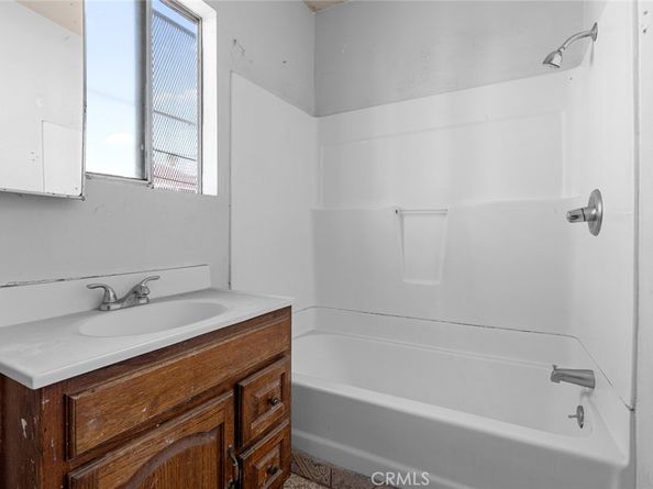 947 81, Los Angeles CA 90044